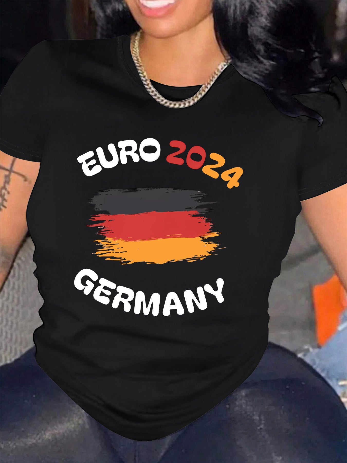 Echa | Lässiges, sportliches T-Shirt für Damen in Übergröße mit deutscher Flagge und EM-Fußball 2024