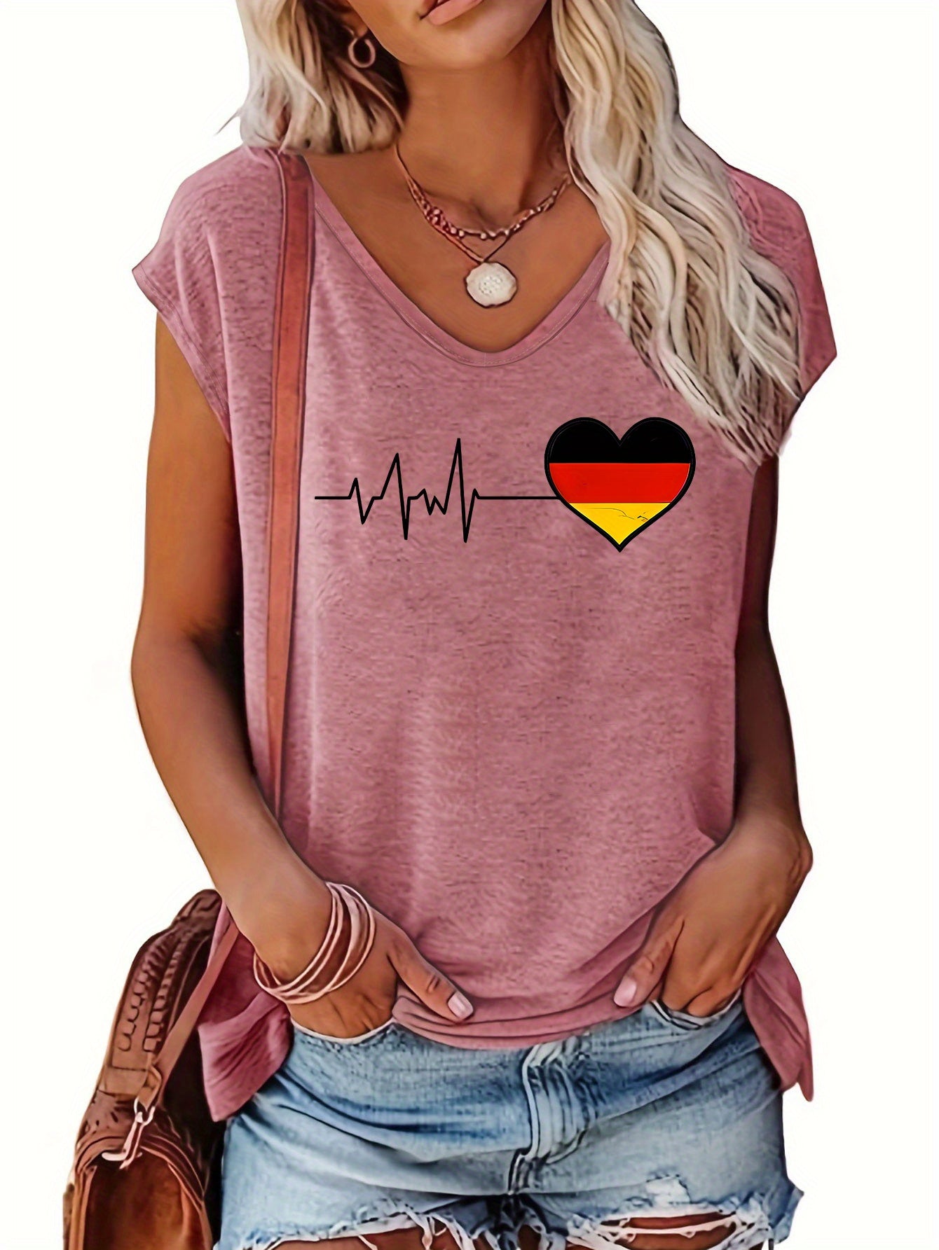 Larah | Lässiges V-Ausschnitt-Damen-Fußballtrikot mit Herzaufdruck der deutschen Flagge zur EM 2024