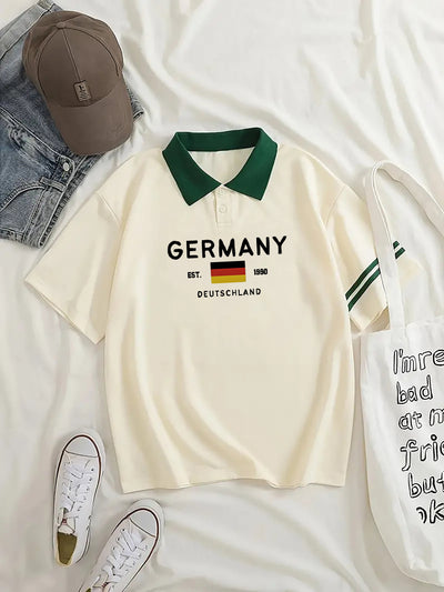 Eve | Damen-Poloshirt mit halblangen Ärmeln und Deutschland-Flagge aus dem Jahr 1990 zur Europameisterschaft 2024