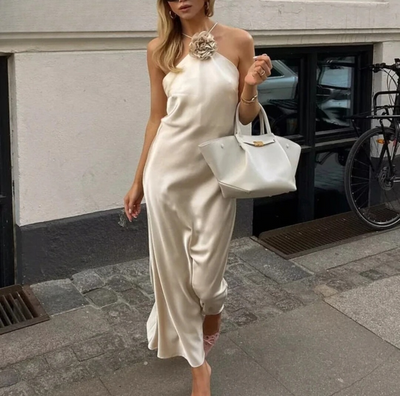 Ivy | Off-Shoulder Satin Kleid