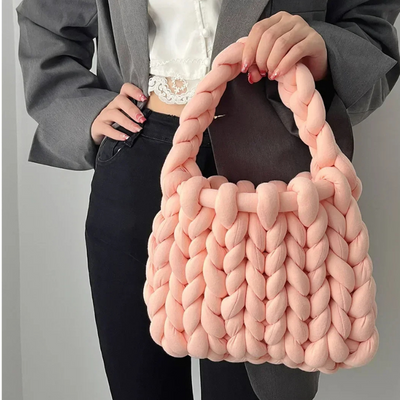 CrochetCouture™ – Umhängetasche im gehäkelten Design