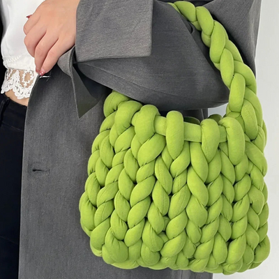 CrochetCouture™ – Umhängetasche im gehäkelten Design