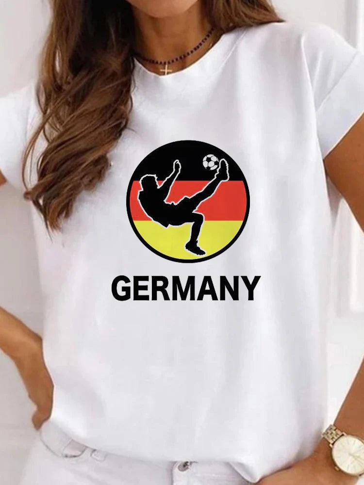 Carinan | Deutschland Euro 2024 Fußball Rundhals Damen T-Shirt