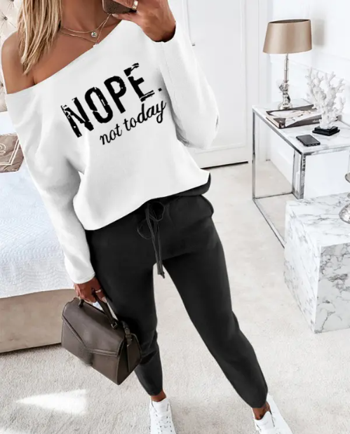 Natalie – set aus oberteil und hose mit aufdruck „not today“.