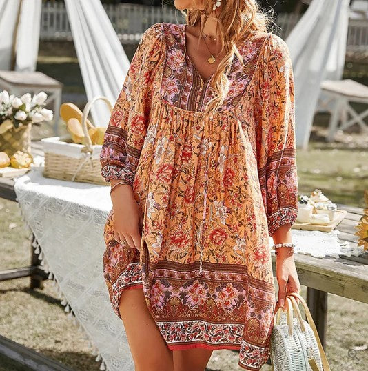 Emma – locker sitzendes kurzes boho-kleid mit blumendruck